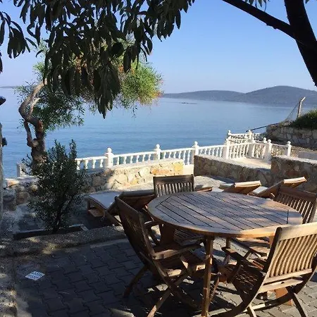 Villa Sleeps 6 Air Con Wifi