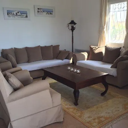 Sleeps 6 Air Con Wifi Villa