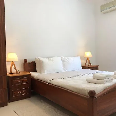 Sleeps 6 Air Con Wifi