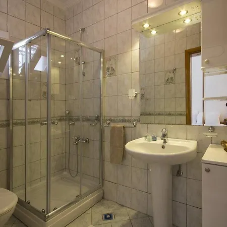 Sleeps 6 Air Con Wifi Villa